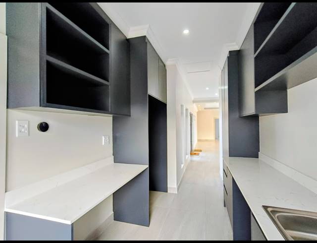4 BEDROOM HOUSE FOR SALE IN FOUNTAINS ESTATE